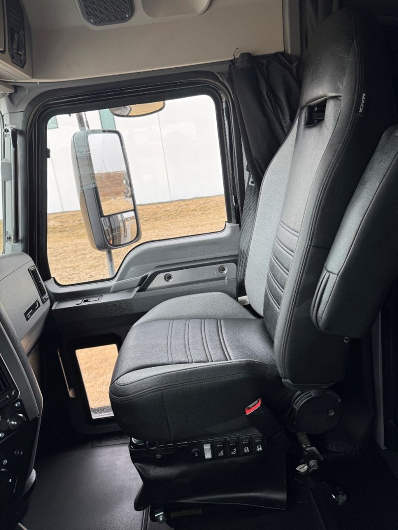 2020 MACK AN64T - USED TRUCKS SLEEPER - image 17